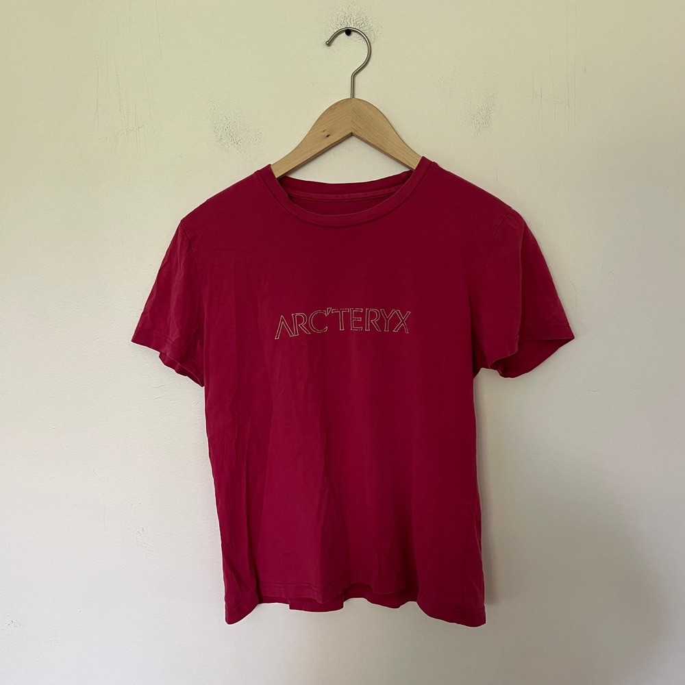 Arcteryx Womens Logo Graphic Tee Magenta Pink Short Sleeve Shirt Size M